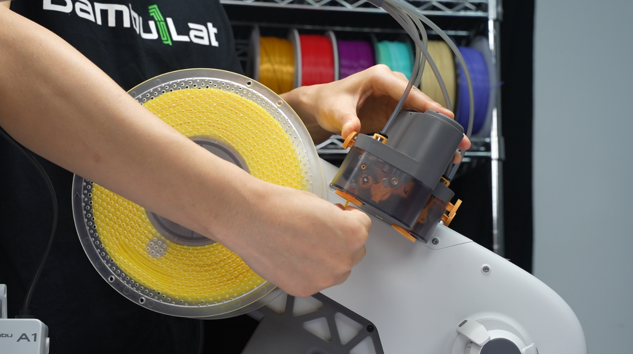 004_insert_filament_to_feeder.png