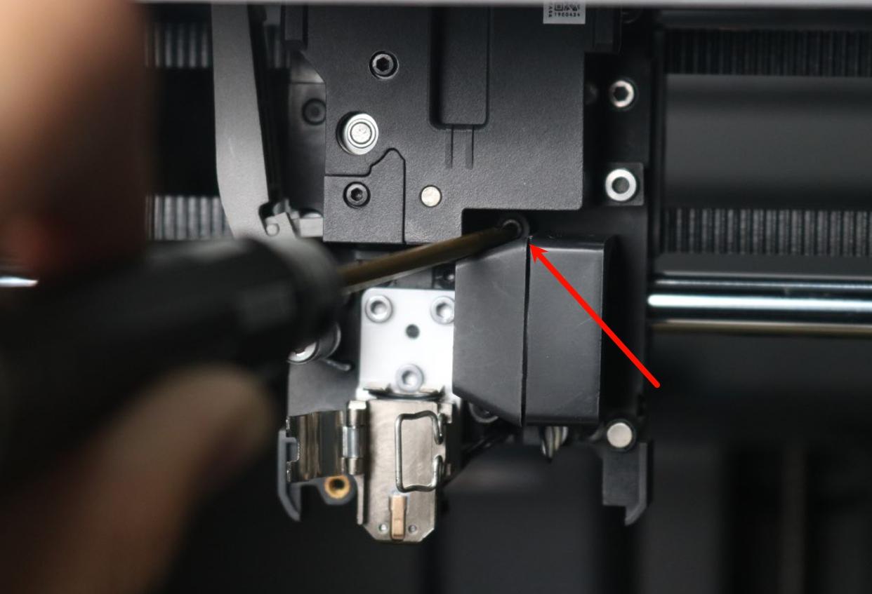 006_air_duct_upper_screws.jpg