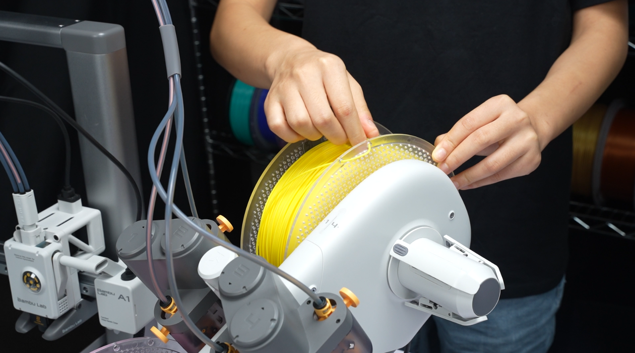 016_rotate_spool_pull_back_filament.png