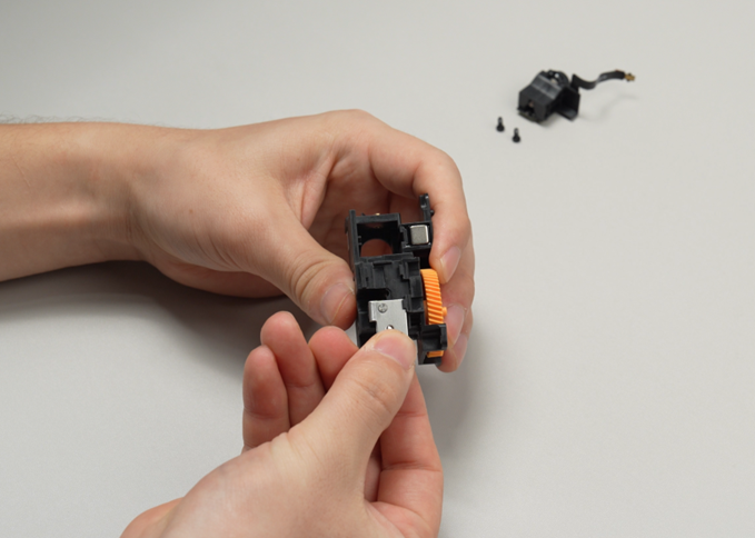 041_027_install_left_cutter.png