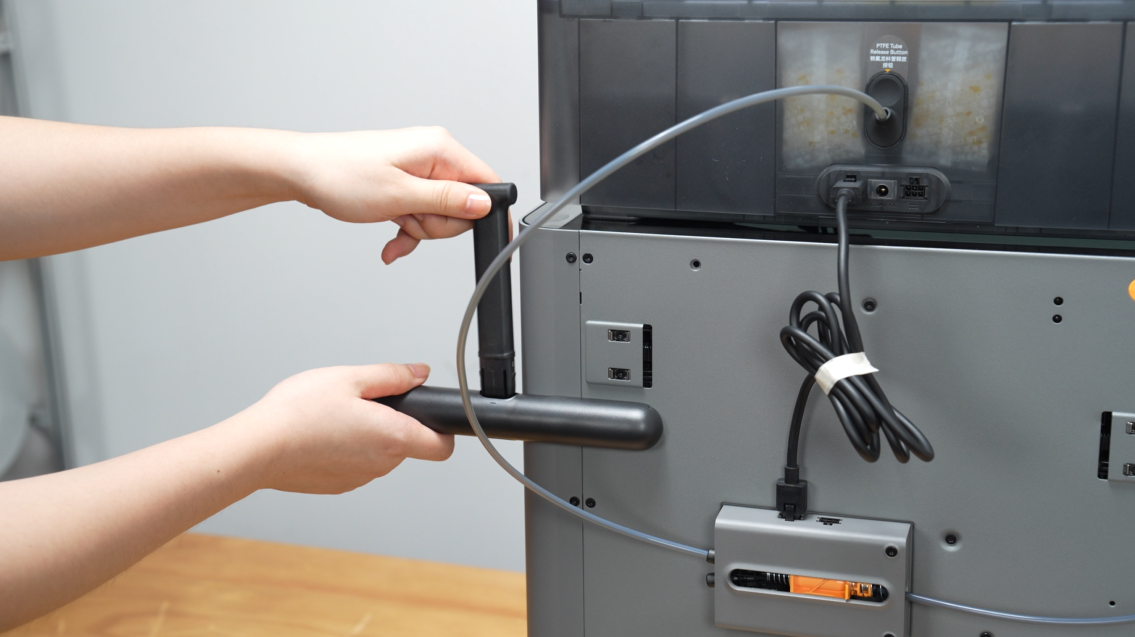 044_46-install-spool-holder-2.png