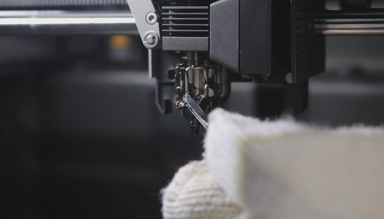 11_remove_filament_around_heating_assembly-Large.jpg