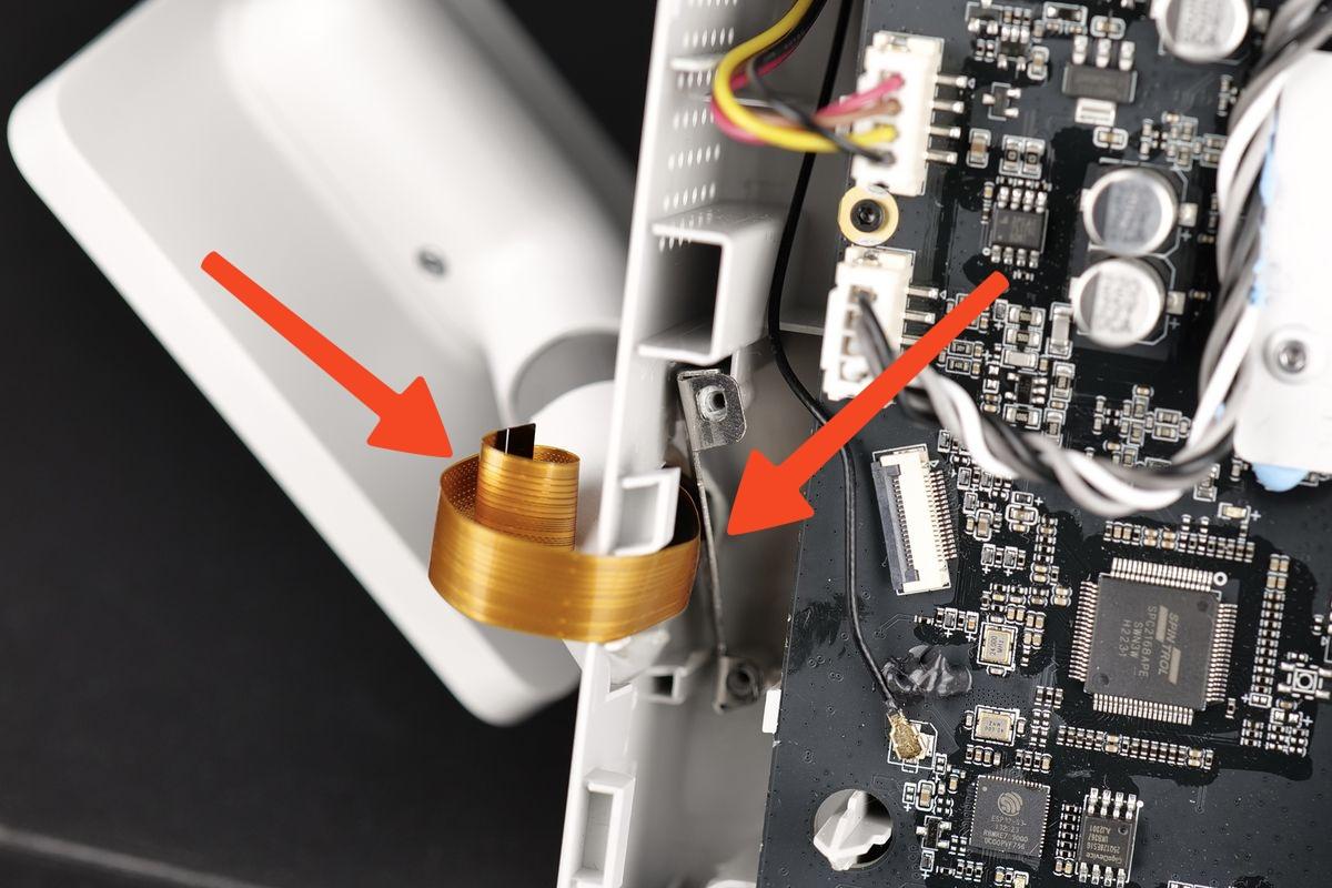 12_attach_the_metallic_bracket.jpeg