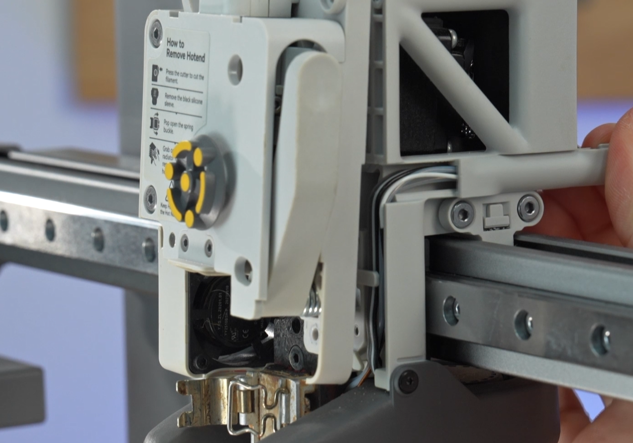 16_remove_cable_cover2.png