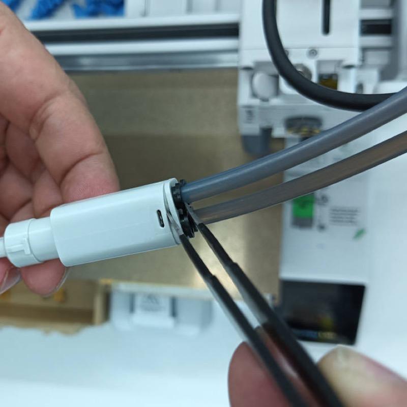 Bambu-Lab-A1-Filament-Stuck-in-Filament-Hub-12.jpg