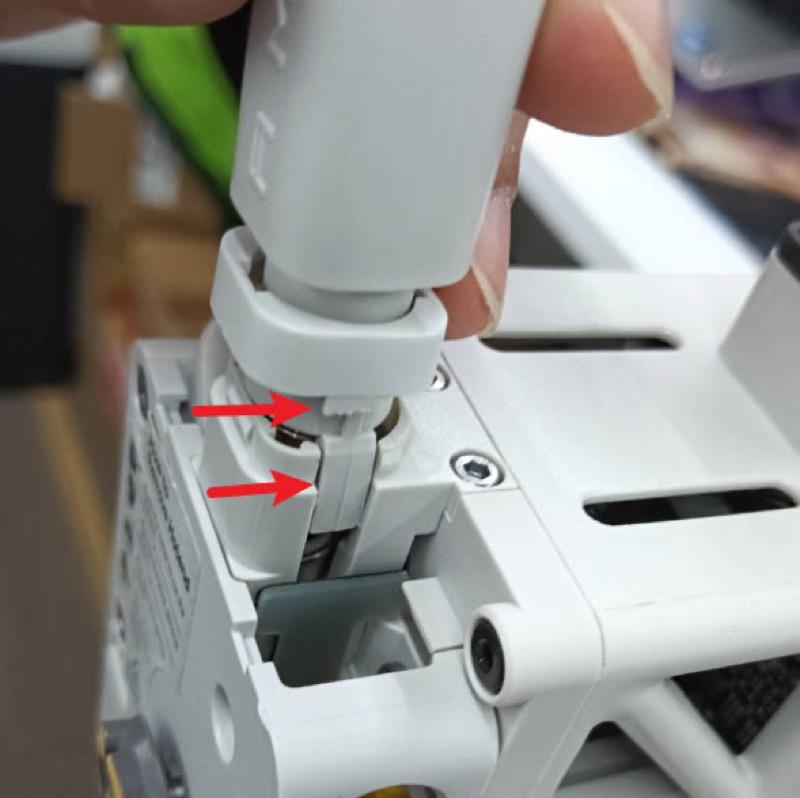 Bambu-Lab-A1-Filament-Stuck-in-Filament-Hub-33.jpg