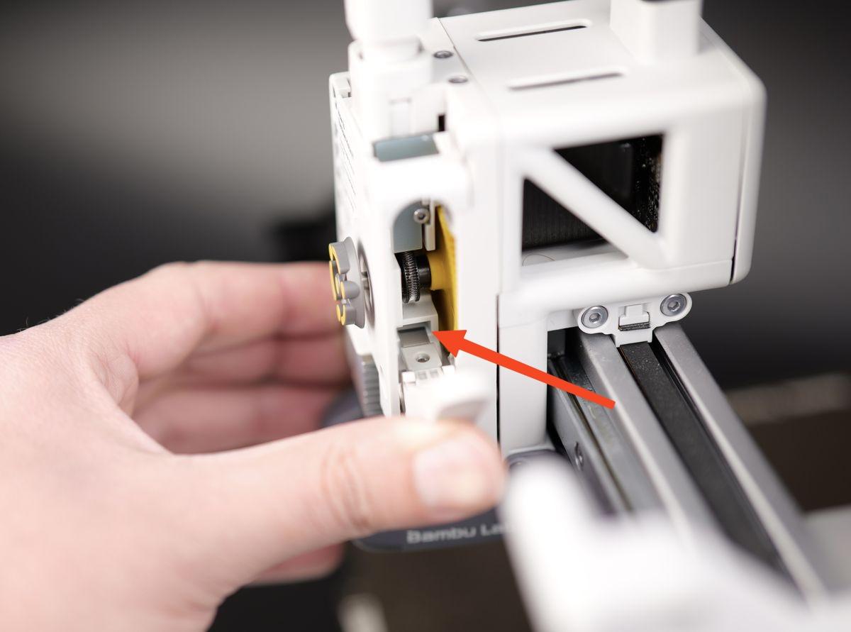 image_007_align_blade_with_extruder_slot.jpeg