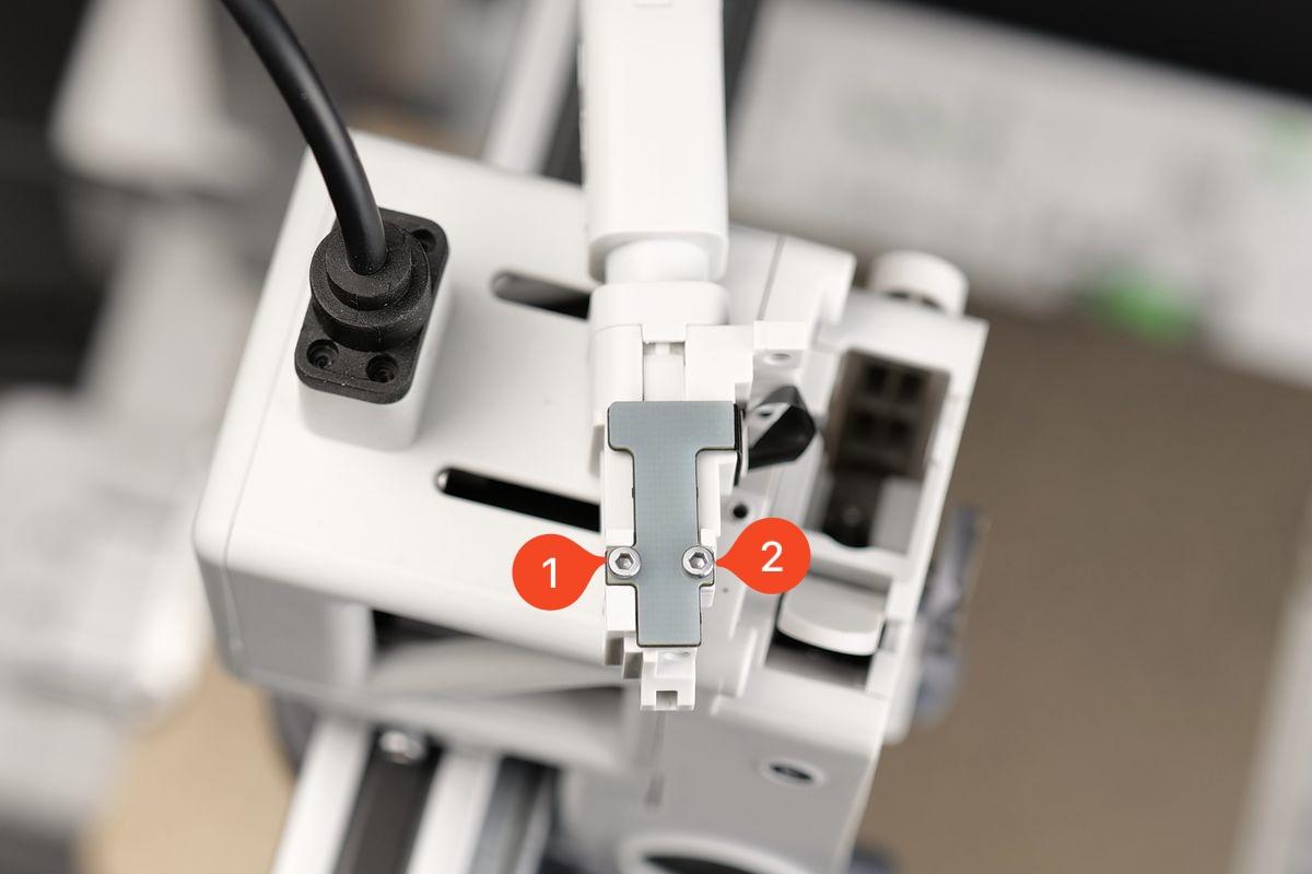 image_010_remove_the_2_screws_holding_the_filament_sensor_jpg.jpeg