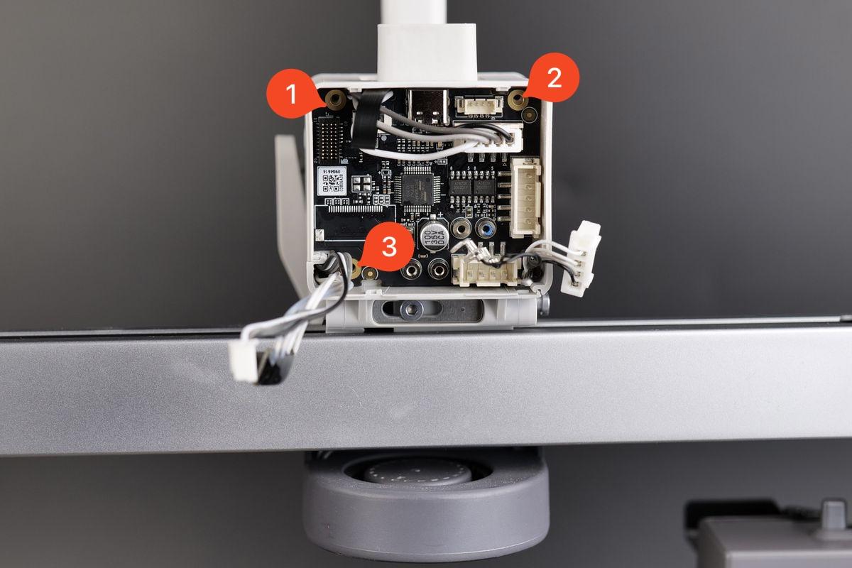 image_018_install_the_th_board_screws.jpeg