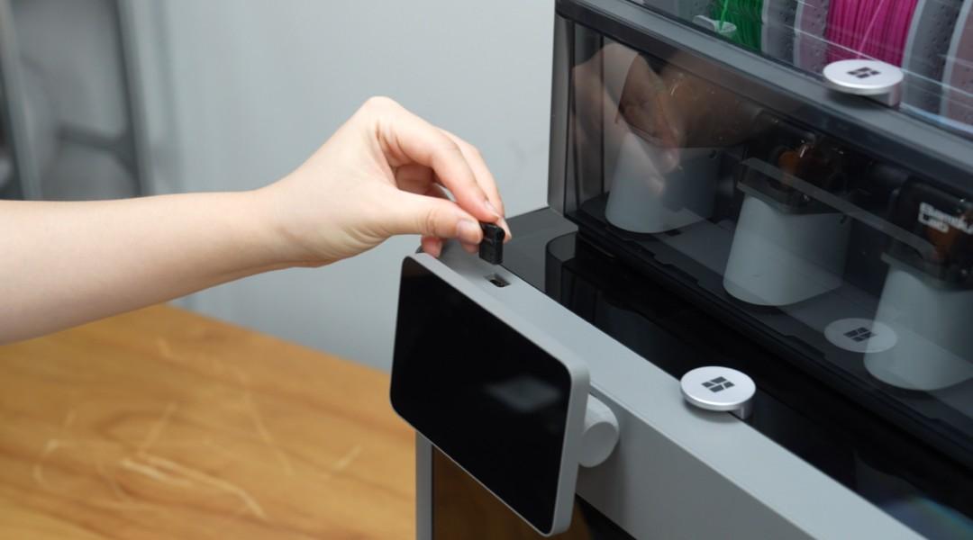 image_020_insert_usb_drive.jpg