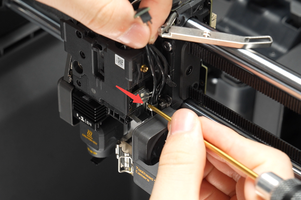 img_011_remove_right_hotend_cable_buckle_001.png