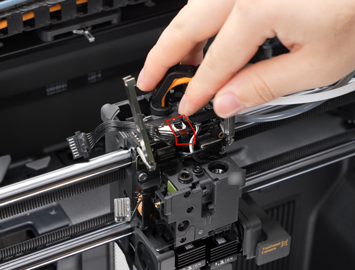 img_012_006_remove_cable.png