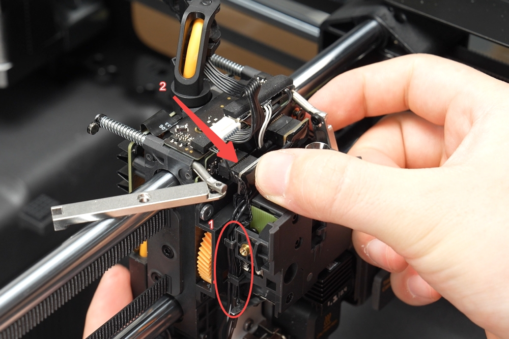 img_017_install_left_hotend_cable_connector_001.png