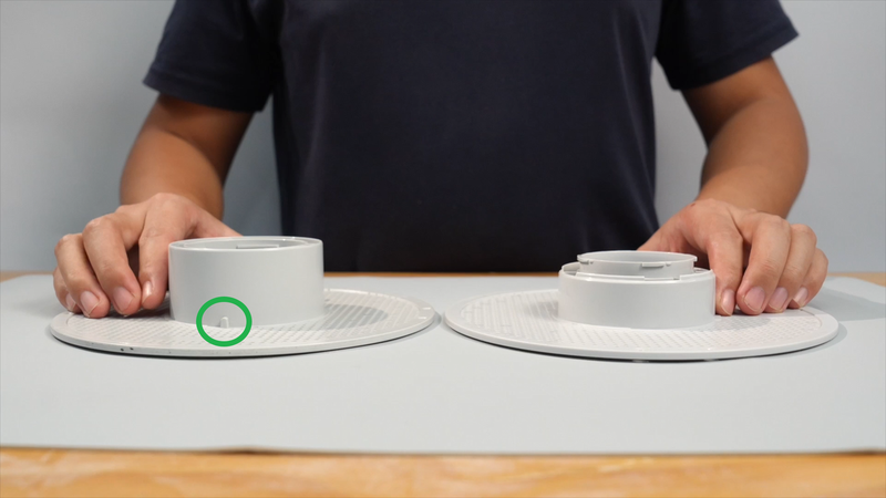จัดตำแหน่งร่องบนแกนกระดาษของ Filament Refill ให้ตรงกับ Spool
