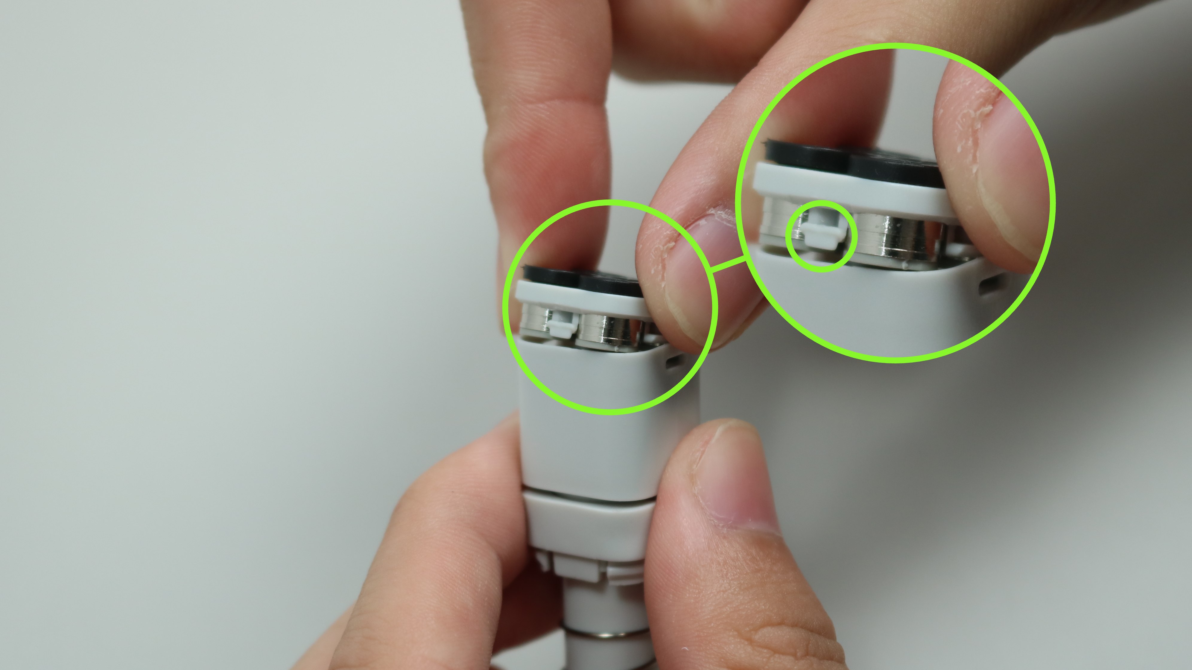 ใส่สปริงกลับเข้า Filament Hub ก่อนประกอบ Hub เข้ากับ Base Housing