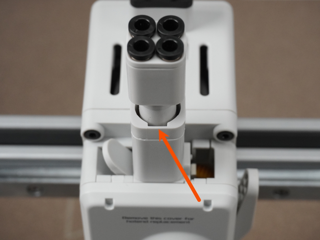 ตรวจตำแหน่งร่องและแนวล็อกของ Filament Hub หลังวางลงใน Base Housing