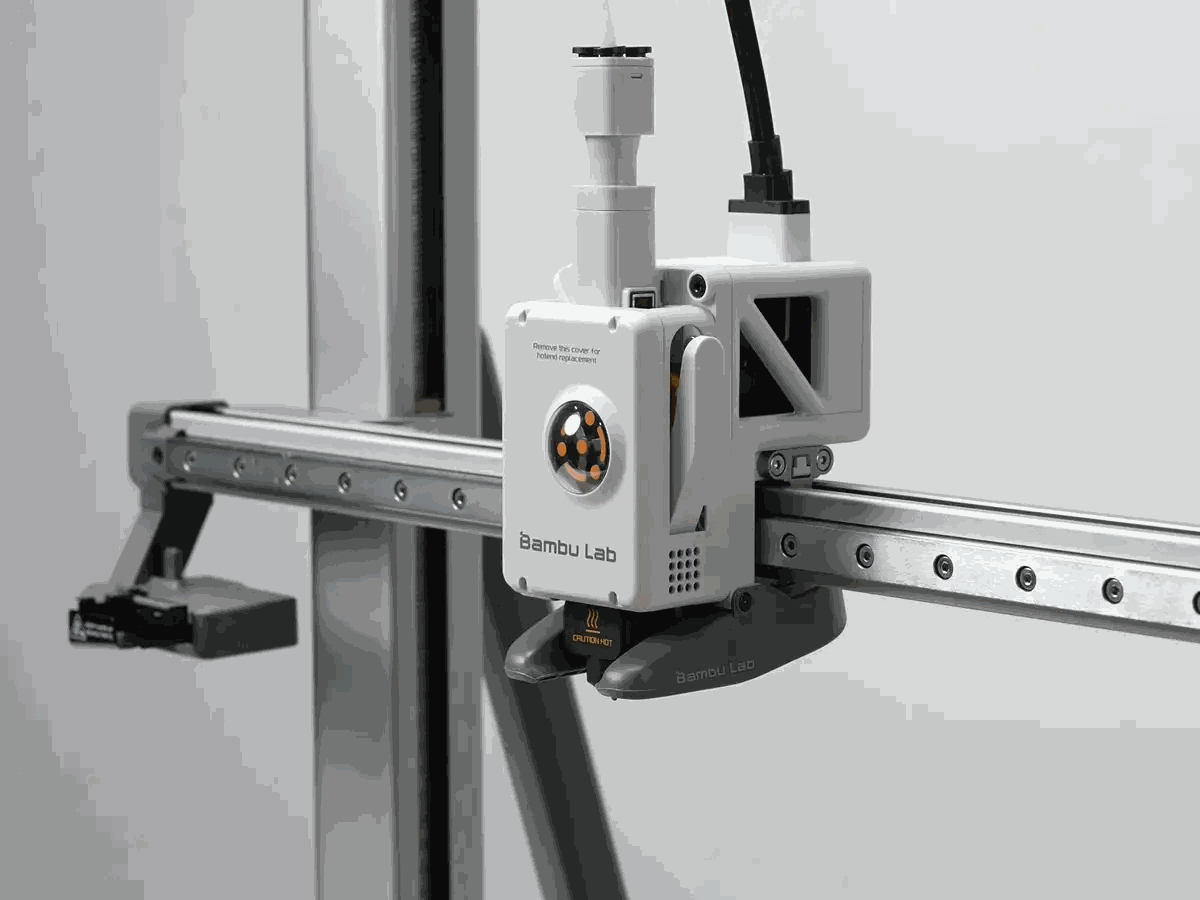 ถอดฝาครอบหน้า Toolhead โดยยกจากด้านล่างขึ้นด้านบน