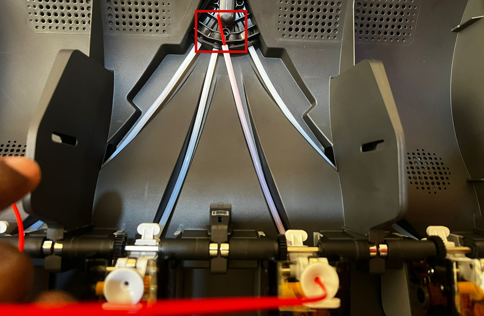 04_pushing_filament_through.png