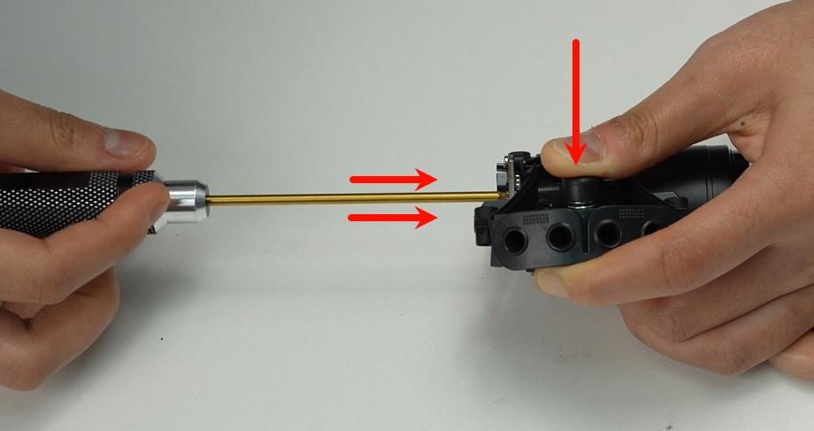 24_tighten_selector_button_screw.jpg